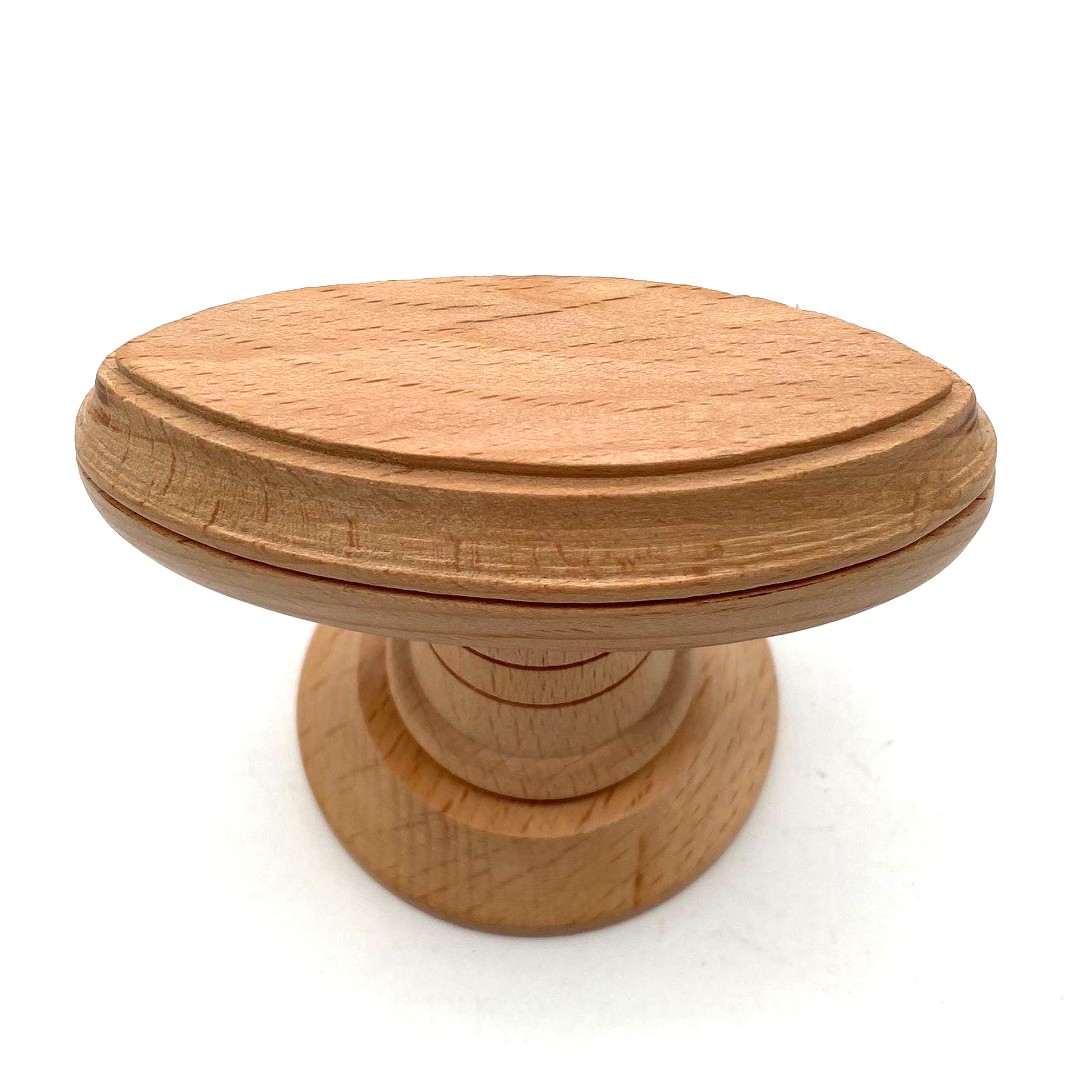 Knopkruk beuken hout op rond rozet ovaal met freesrand klein (1 paar) 82x32mm